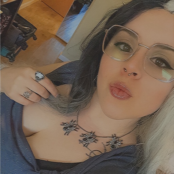 Meet your Posher, Savannah - Picture 2 of 2